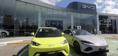 Vendas da Tesla caem 9%, em 2025, e BYD passa a liderar o mercado