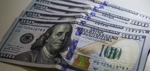 Dólar cai para R$ 5,40 após invasão à Venezuela