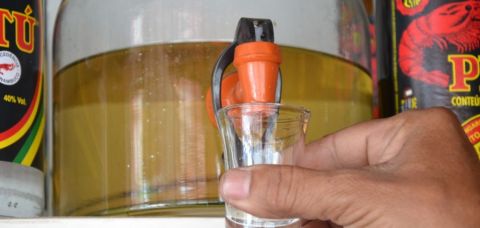 Abrasel contesta decreto que proíbe destilados após casos de intoxicação