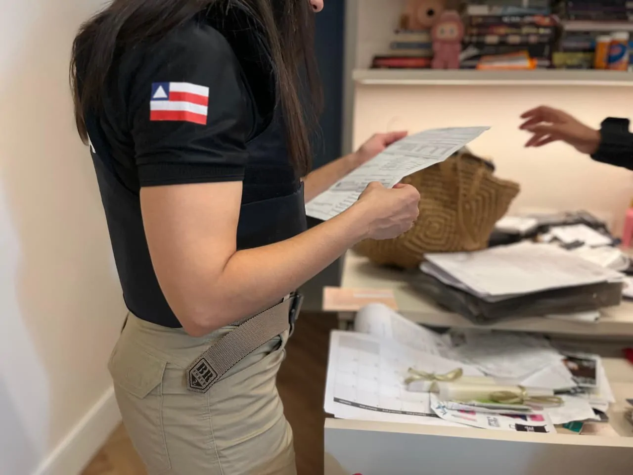 Operação investiga suspeita de fraude em contratos de tecnologia com ação em Feira de Santana e Salvador