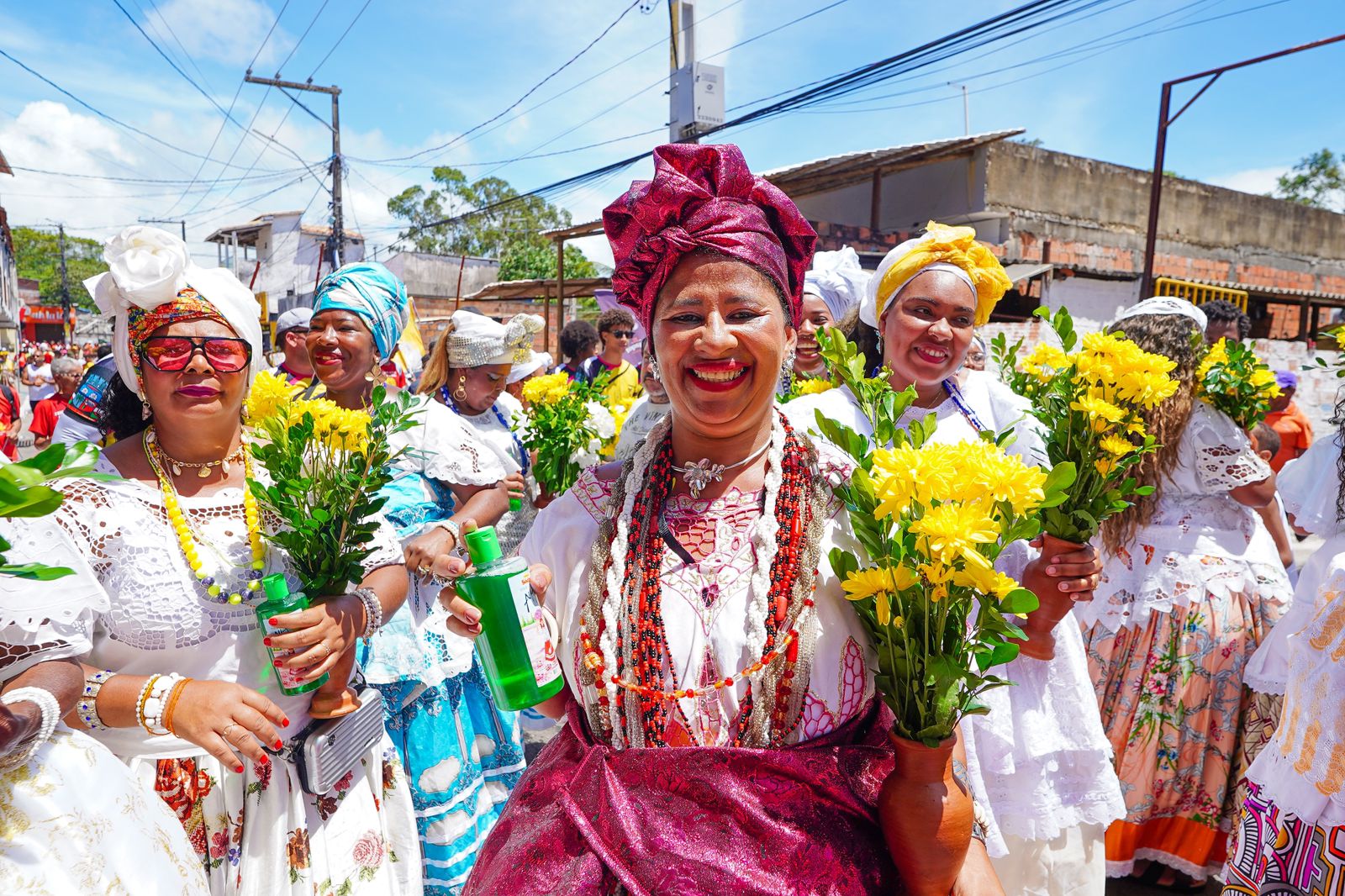 Cortejo abre Lavagem de Vila de Abrantes, colorindo ruas com fé, tradição e presença de grupos culturais