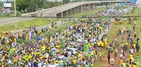 Ato de Nikolas, em Brasília, reúne Carlos Bolsonaro, Do Val e Zé Trovão