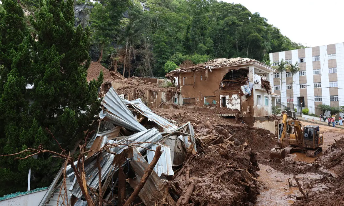 Lula sobrevoa neste sábado áreas afetadas pelas chuvas em Minas Gerais