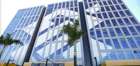 Três maiores bancos perdem quase R$ 2 bi em receitas por causa de Pix e fintechs