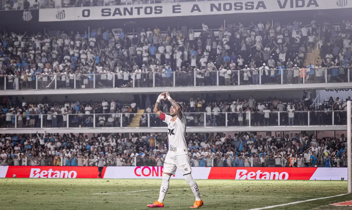 Neymar brilha e Santos vence primeira no Campeonato Brasileiro