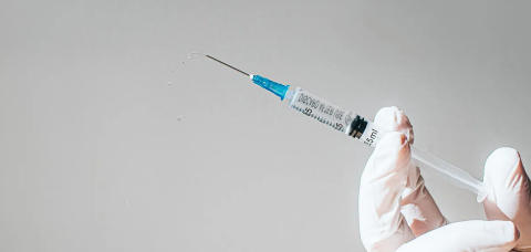 Começa vacinação de 1,2 milhão de profissionais de saúde contra dengue