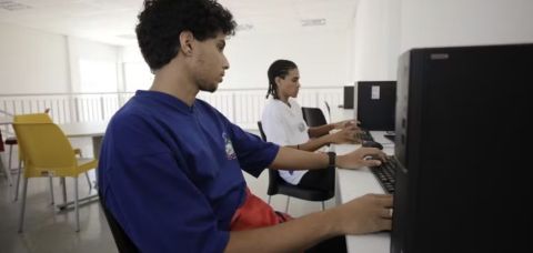 Secretaria de Educação publica diretrizes para uso de IA’s nas escolas públicas