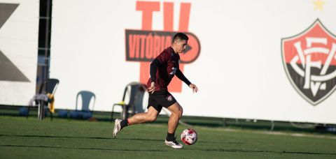 Vitória encara o Flamengo nesta terça-feira (10) pelo Campeonato Brasileiro