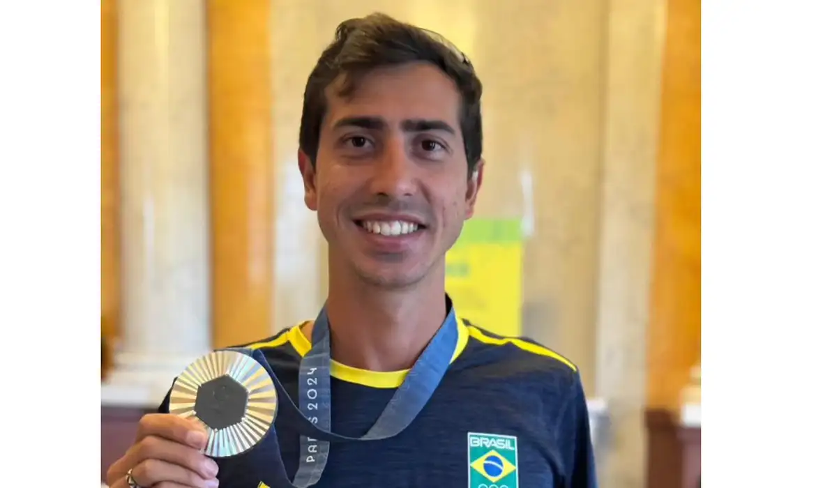 Caio Bonfim ganha prata em etapa mundial da marcha atlética na China