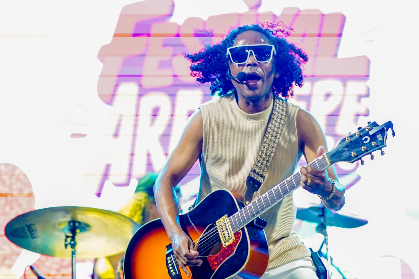 Palco Raízes e Ritmos valoriza diversidade cultural de Camaçari na primeira noite do Festival de Arembepe 2026