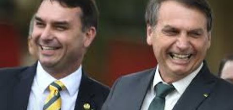 Flávio se define como “Bolsonaro 2.0” durante evento de direita nos EUA