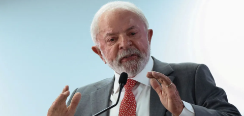 Lula defende estoque regulador na Petrobras e compra de refinaria na Bahia