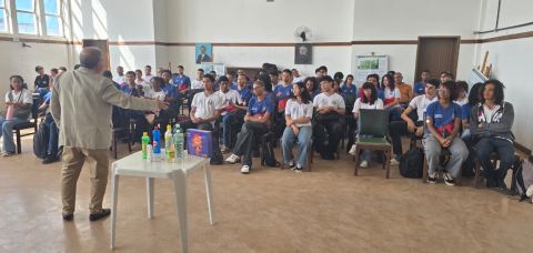 Alunos do ICEIA mergulham em jogo que revela perigos invisíveis dentro de casa