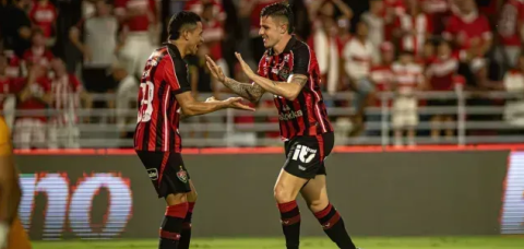 Vitória e Corinthians ficam no empate sem gols no Barradão