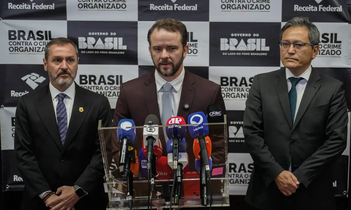 Brasil e EUA anunciam acordo de combate ao tráfico de armas e drogas