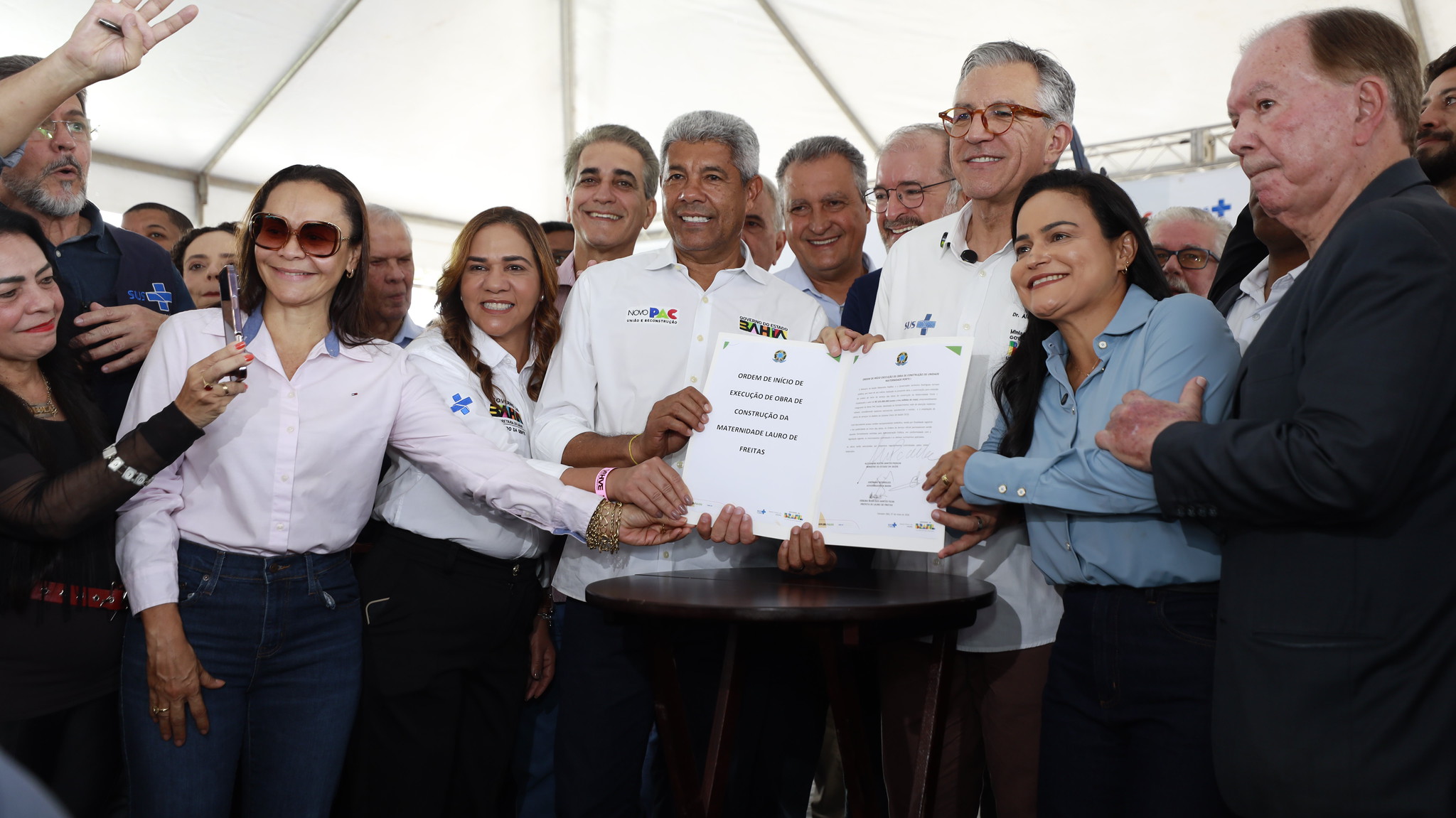 Governador, ministro da Saúde e prefeita assinaram ordem de serviço para nova Maternidade de Lauro de Freitas
