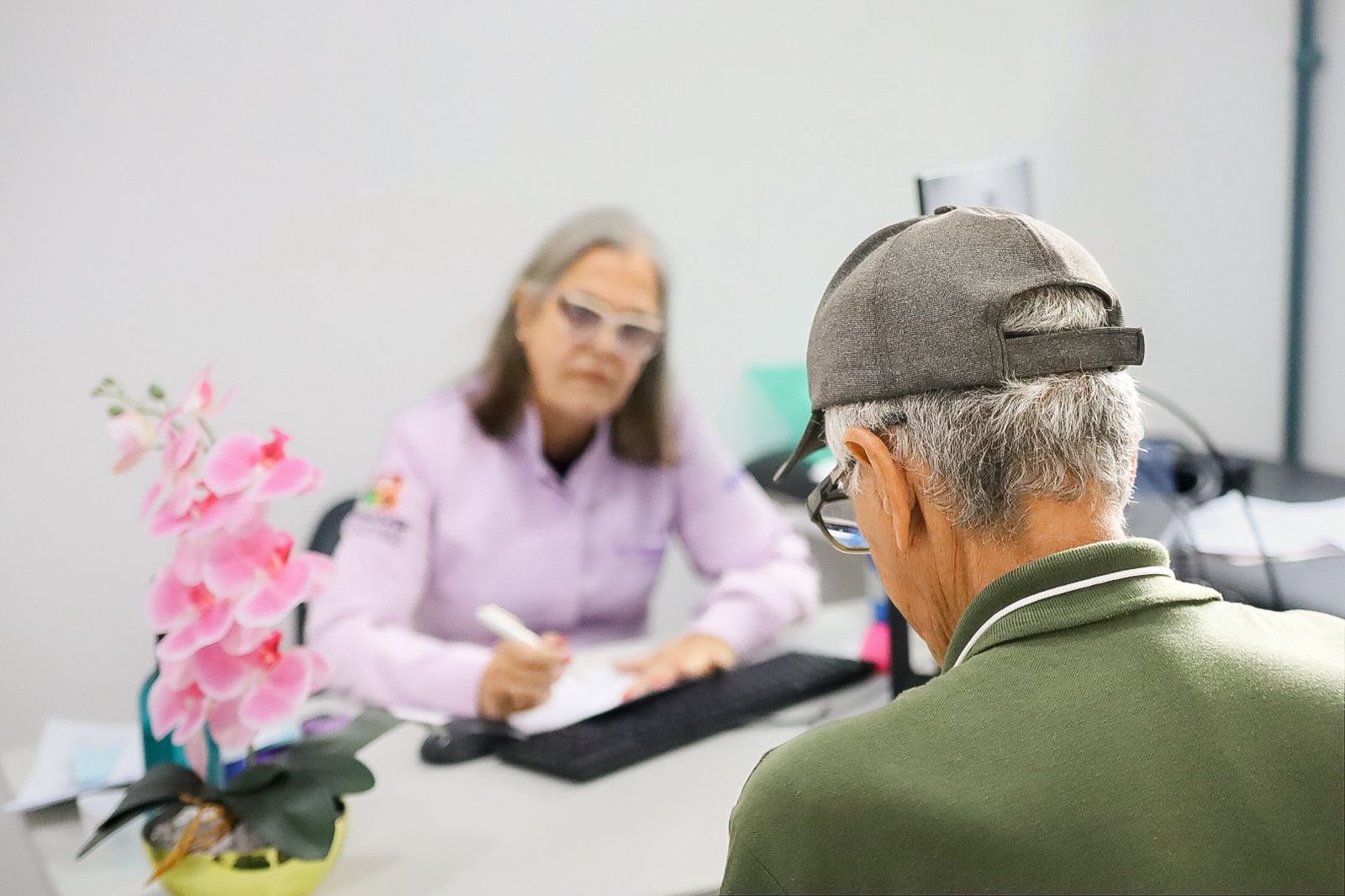Idosos assistidos pelo Conviver recebem atendimento médico