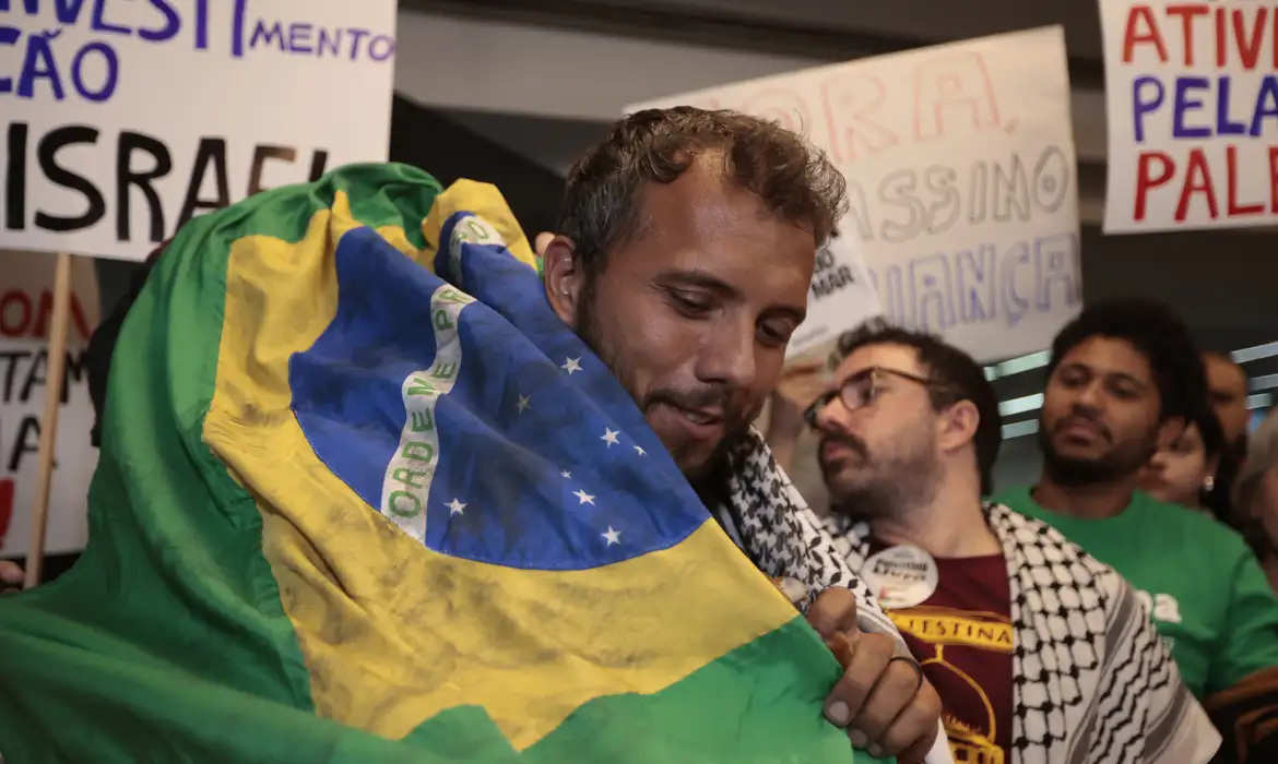 Morre mãe do ativista brasileiro Thiago Ávila, preso em Israel