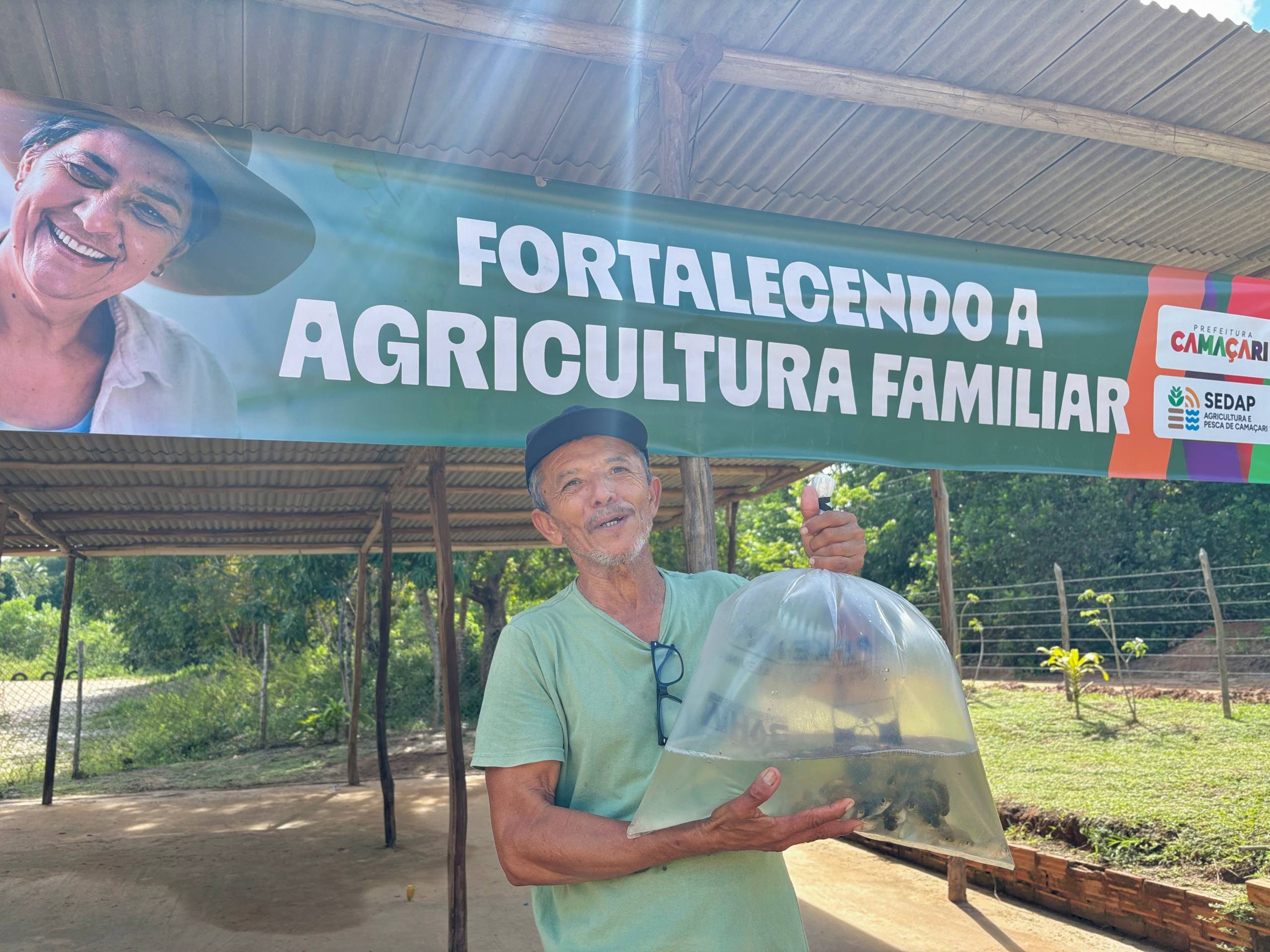Entrega de mais de 200 mil alevinos beneficia piscicultores da zona rural de Camaçari