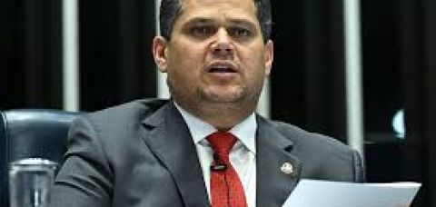 Alcolumbre envia PEC do fim da escala 6×1 para CCJ