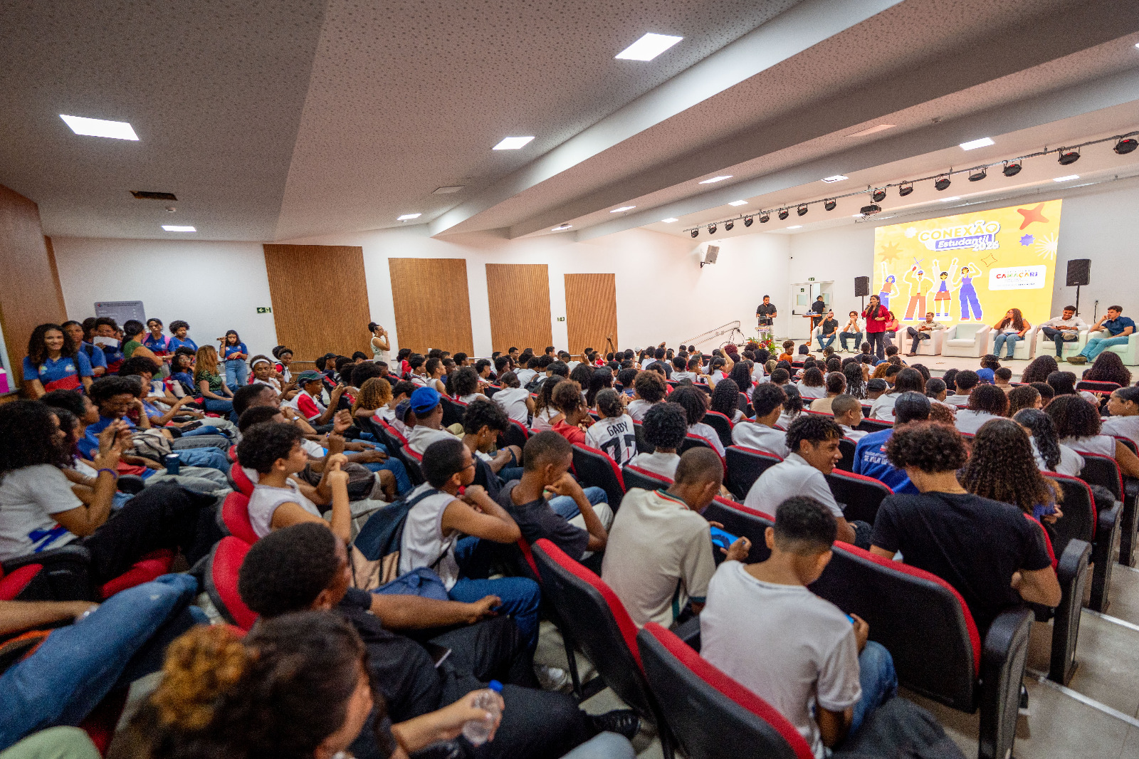 Em Vila de Abrantes, Seduc lança 2ª edição do projeto Conexão Estudantil