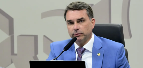 Sem alianças, Flávio corre contra o tempo por vice para a chapa