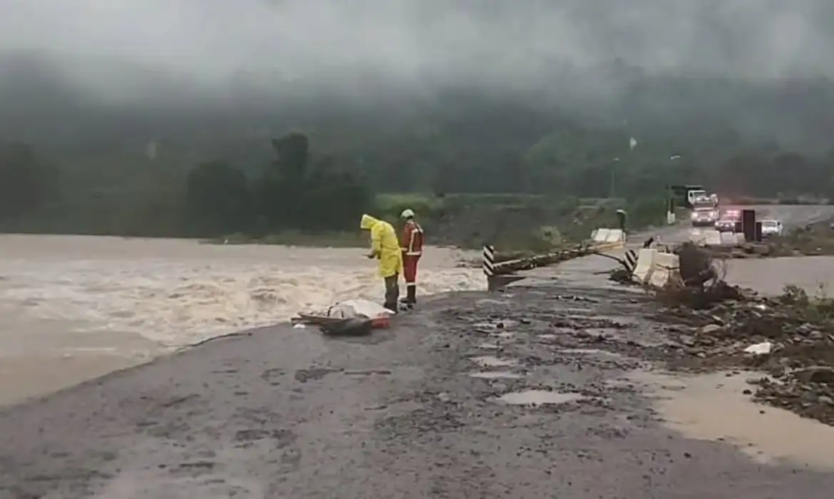 Região Sul está em alerta para fortes chuvas, vento e granizo