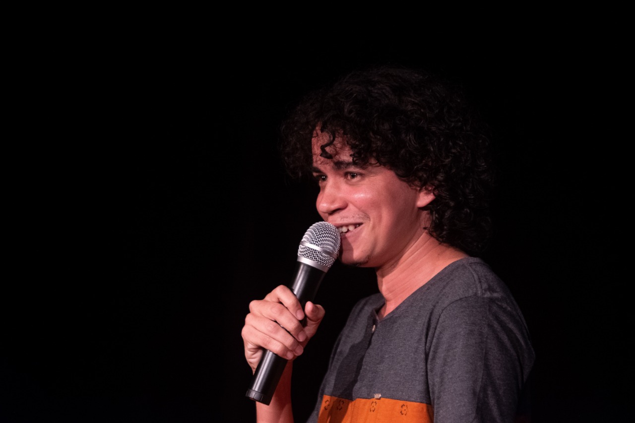Show gratuito de humor movimentaPracinha da Cultura no Phoc III