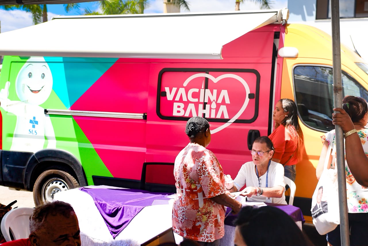 “Vacimóvel” intensifica Campanha Nacional de Multivacinação na sede e orla de Camaçari