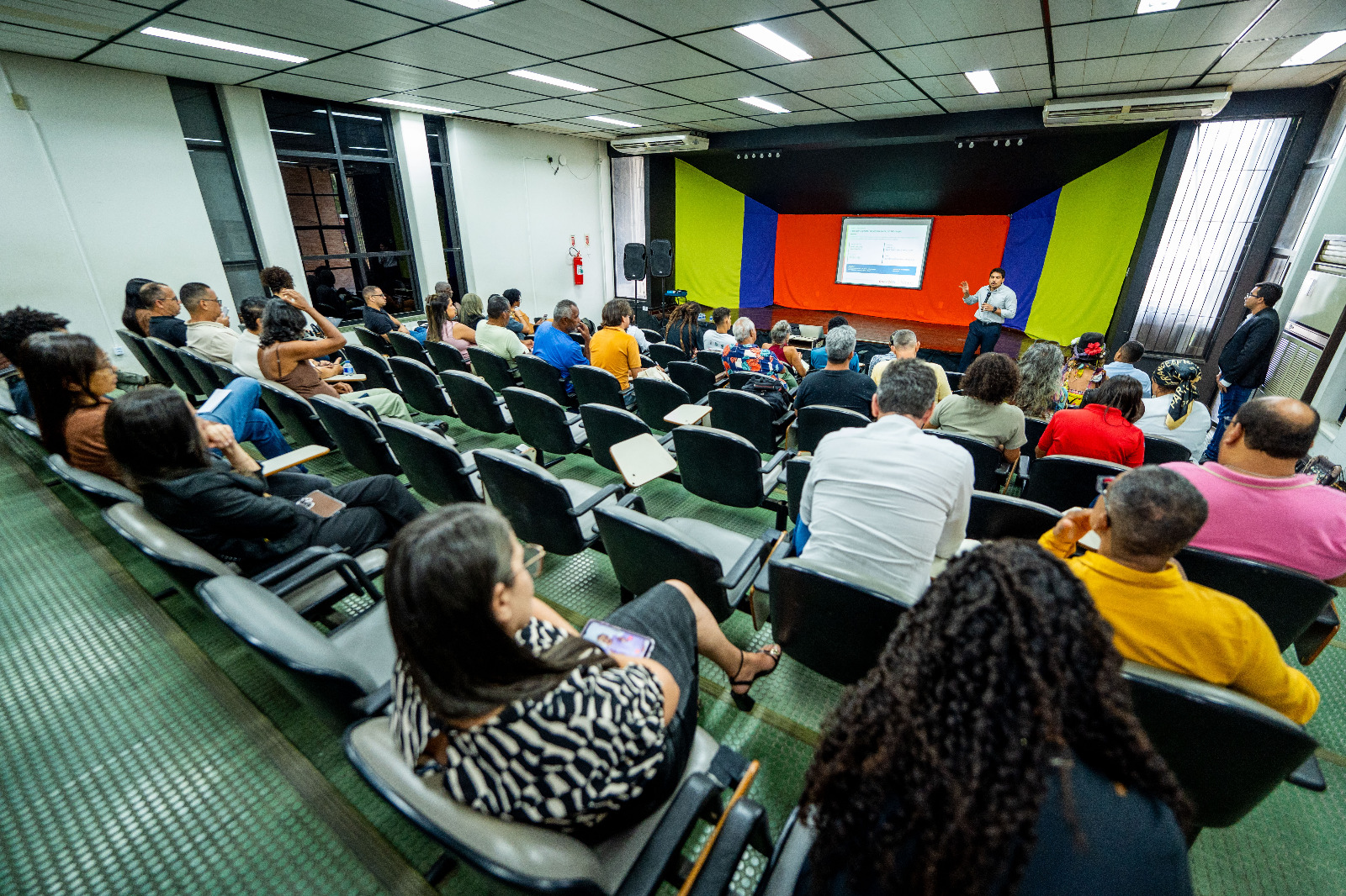 Audiência pública abre espaço para contribuições da população ao PLOA 2027