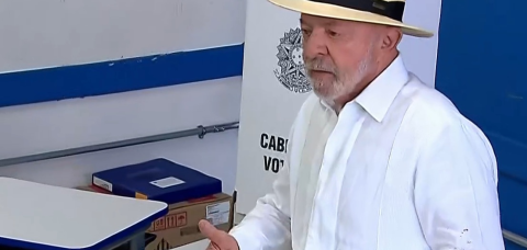 Lula vota em São Bernardo do Campo e diz estar confiante na vitória