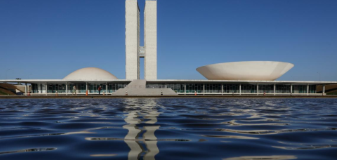 Deputado federal baiano assina contrato de R$ 1 milhão apostando que Flávio Bolsonaro vence Lula por mais de 3 milhões de votos
